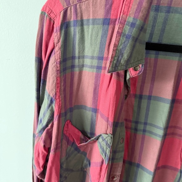 Maurice’s Long Sleeve Pink and Green Plaid Button-Up Flannel Shirt Size Large - Picture 2 of 6